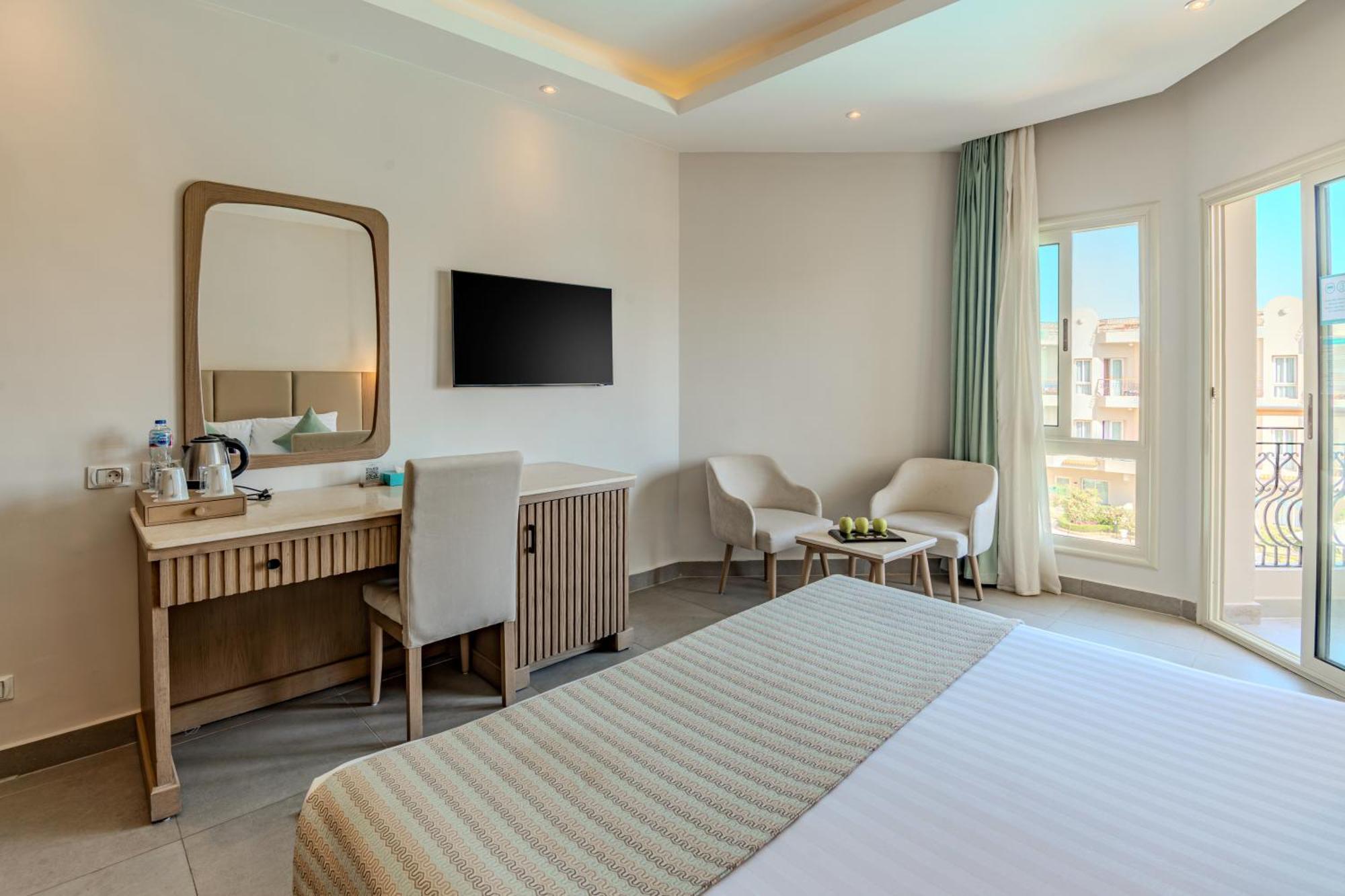 Superior Double or Twin Room with Pool View